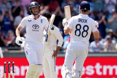 Jamie Smith and Harry Brook rescue England with stunning stand against India