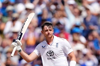 Jamie Smith and Harry Brook hundreds in vain as India turn the screw on day of batting feast and famine