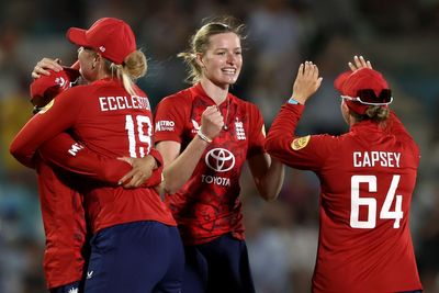 Lauren Bell holds nerve as England secure last-ball victory