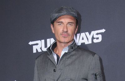 Alyssa Milano pays heartfelt tribute to Julian McMahon