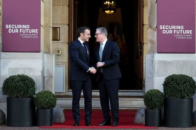 Starmer and Macron hope for ‘progress’ on defence and migration at summit