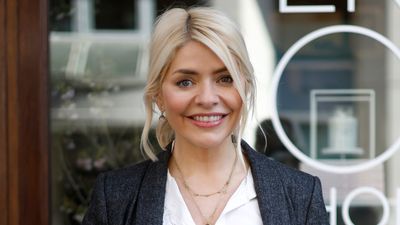 Dry, tired eyes? We found the hydrating eye serum Holly Willoughby uses to reduce dark circles and puffiness –and it's less than £9