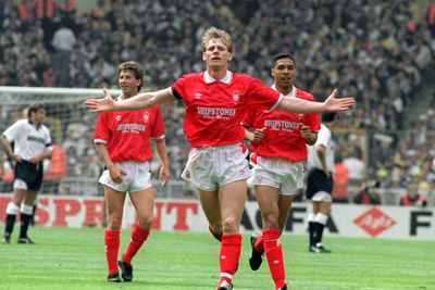 “Frank Clark said, ‘Look after the players, captain’. As we drove past the bus, Mark Crossley was hanging out of a limo holding two bottles of champagne!” Stuart Pearce recalls Nottingham Forest’s Oasis adventures