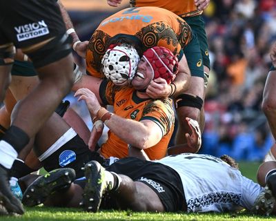 Wallabies score late to snatch win against surging Fiji as Lions await