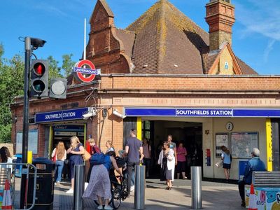 Wimbledon chaos: London Tube station ‘struggling to cope’ with tennis crowds as Lime bikes clog pavements