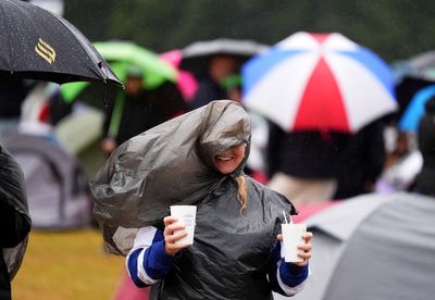 London weather: Heavy rain drenches capital before another summer heatwave sends temperatures above 30C