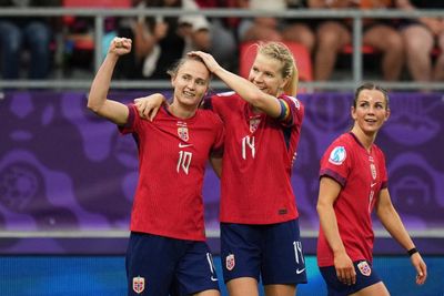 Graham Hansen’s late winner downs Finland and puts Norway into last eight