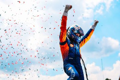 Scott Dixon snatches late IndyCar race win from Alex Palou at Mid Ohio