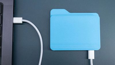 FolderDrive USB-C flash storage drags computer folder icon into the physical world – Skeuomorphism in reverse