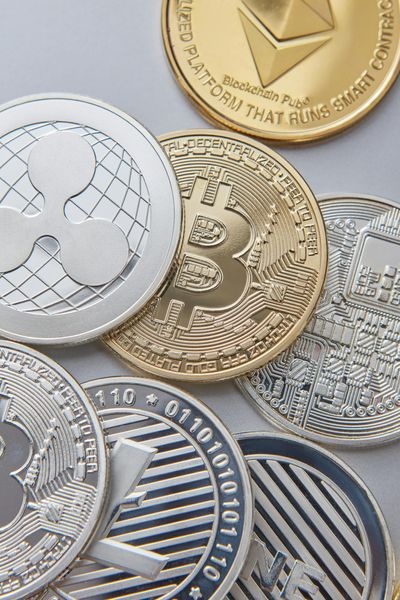 CBDCs vs. Stablecoins: The battle for The Future of Digital Payments