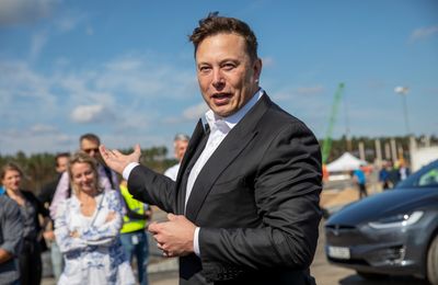 Donald Trump brands Elon Musk a 'train wreck'