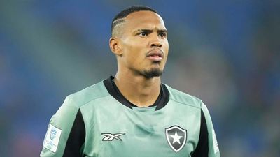 Man Utd ‘Face Premier League Competition’ for Key Goalkeeper Target