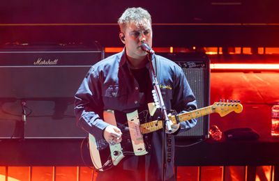 Sam Fender cancels live dates after suffering vocal cord haemorrhage