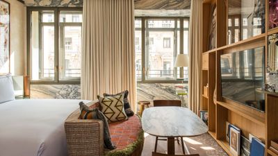 How to Unpack Your Suitcase Like a Pro When on Holiday — 5 Ways to Organize Your Hotel Room Closet to Feel at Home