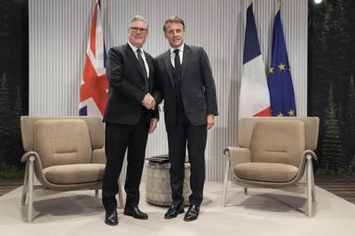UK-France relationship ‘key’ to migration, No 10 says ahead of Macron meeting