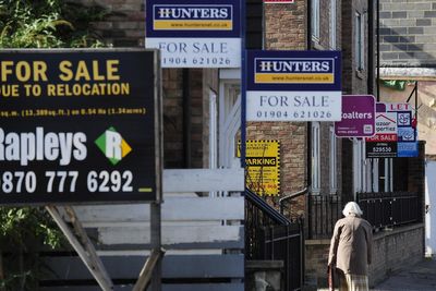 UK house prices flatten out month-on-month in June