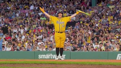 Ex-Red Sox World Series Champ Robbed by Fan in Savannah Bananas Fenway Game