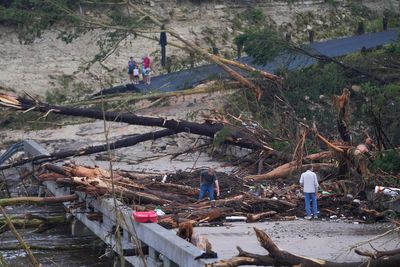 Ex-forecasters at National Weather Service defend Texas meteorologists and say warnings were as timely as they should have been