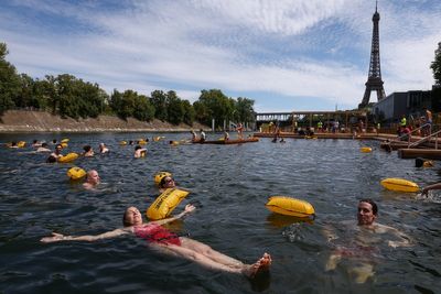 Seine closes to swimmers a day after its historic reopening