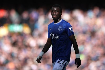 Idrissa Gueye signs new deal as Everton continue to keep core intact