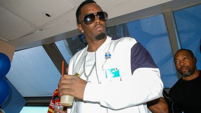 ‘Sorry to the women out there’: Diddy receives standing ovation from fellow prisoners as he ‘beats the government’