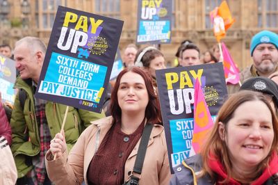 Fury as London schools give parents four days notice of teachers' strike