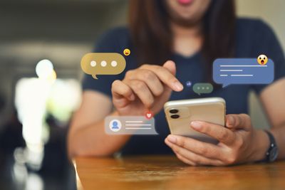 11 Things You Should Never Promise in a Text Message