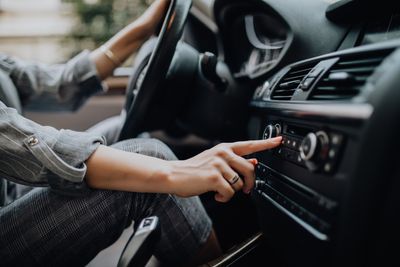 7 Safety Features That Automakers Quietly Removed This Year