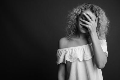 10 Relationship Habits That Therapists Say Are Emotionally Abusive