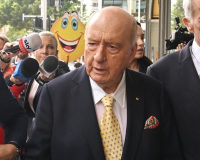 Alan Jones’s lawyers have ‘grave concerns’ about legality of police phone search, court hears