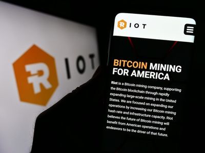 Bitcoin Stalls, But Riot Platforms Outperforms With 14% Spike Over 30 Days — Mining Stock Leaves MARA And MSTR Trailing