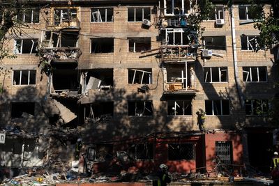 In abrupt U-turn, Trump says he’ll send more weapons to Ukraine