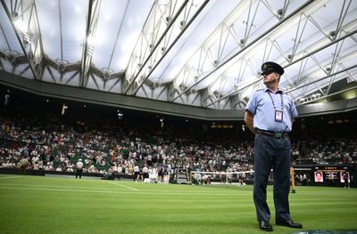Andy Murray criticises 'ridiculous' Wimbledon decision to close roof early during Sinner-Dimitrov match