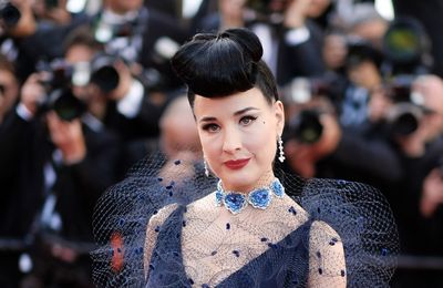Burlesque star Dita Von Teese bans zips from her striptease costumes