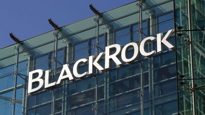 BlackRock's Bitcoin ETF Just Overtook Michael Saylor's MSTR — Now Holds Nearly 700,000 BTC