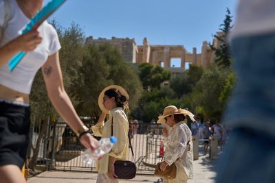 Greece shuts the Acropolis due to high temperatures