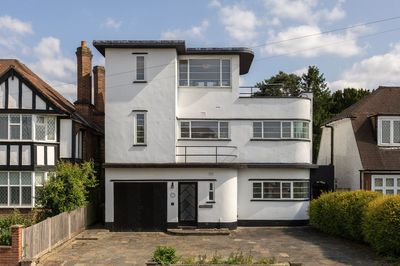 'Our parents put in an offer without seeing inside': Art Deco home for sale for first time in 50 years