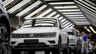 EU examines US proposal of 10% tariffs but concerns remain on sectoral tariffs