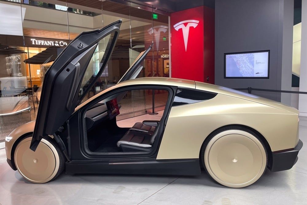 Elon Muskのファンは彼女の最初のTesla Robotaxiに乗った – しかし…