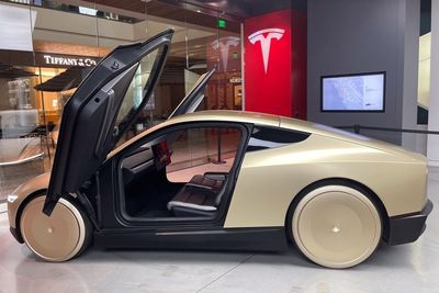 Elon Musk Fan Took Her First Tesla Robotaxi Ride — But Then It Made Her Get Out And Left Her Stranded 'Cuz It Was About To Rain'