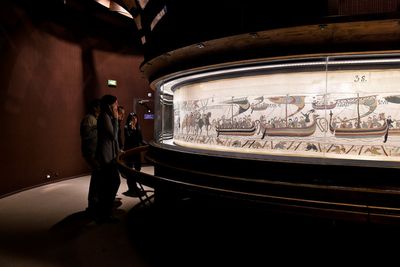 Bayeux Tapestry to return to England for first time in more than 900 years
