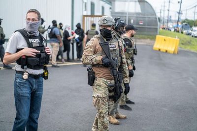 Democratic senators introduce bill to prohibit Ice agents from wearing masks