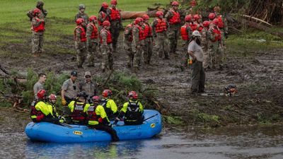 You’ll never believe how this Texas resident survived the flood for 3 hours before rescue