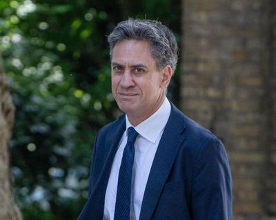 Ed Miliband abandons plan to charge less for electricity in Scotland