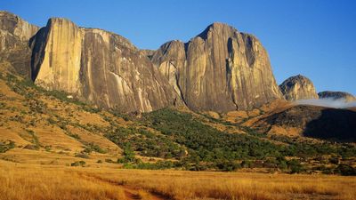 Bravo girls! DiGiulian and Ordóñez send first female free climb of Madagascan big wall