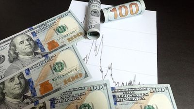 Chamath Palihapitiya Shrugs Off Dollar's 11% Slide In Worst Half-Century Drop, Says 'Decay Continues' Without Total Collapse