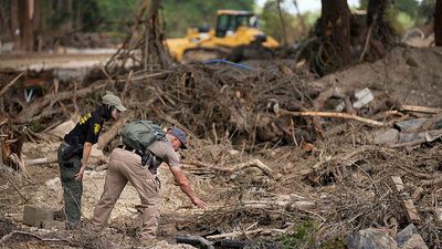 Volunteer teams prepare meals as Texas flood recovery continues