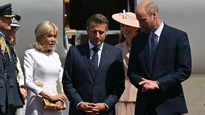 French President Macron’s wife ignores cameras to make her husband a topic of controversial debate… again