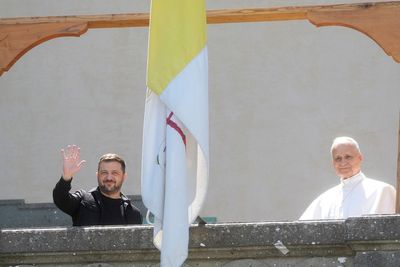 Ukraine's Zelenskyy meets with Pope Leo XIV. Both propose the Vatican as site for peace talks