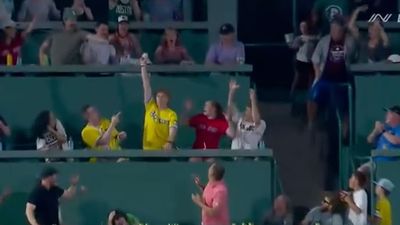 Red Sox Fan Made the Most Casual Barehanded Grab on Home Run Ball